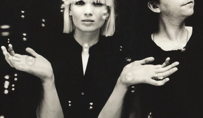 THE RAVEONETTES – „In And Out Of Control”