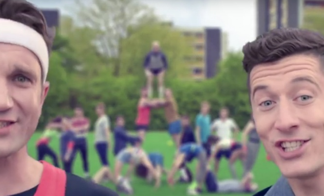 Robert Lewandowski i Tomasz Kot śpiewają do „Blurred Lines”