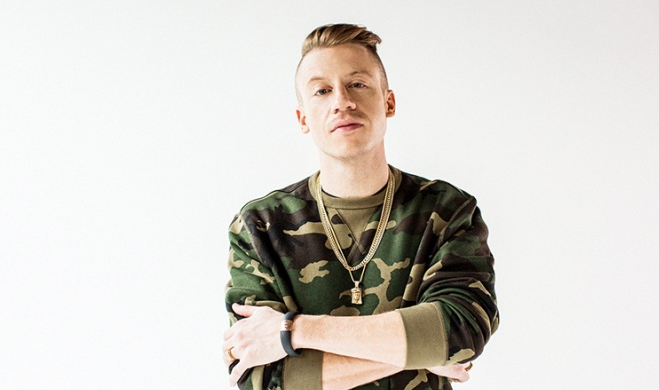 Nagi Justin Bieber. Po co Macklemore’owi taki obraz?