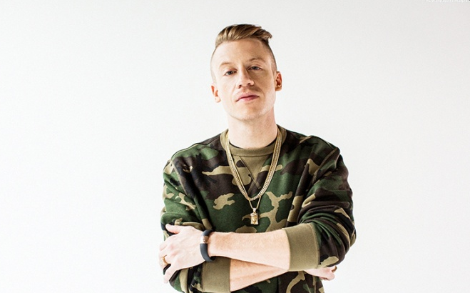 Nagi Justin Bieber. Po co Macklemore’owi taki obraz?