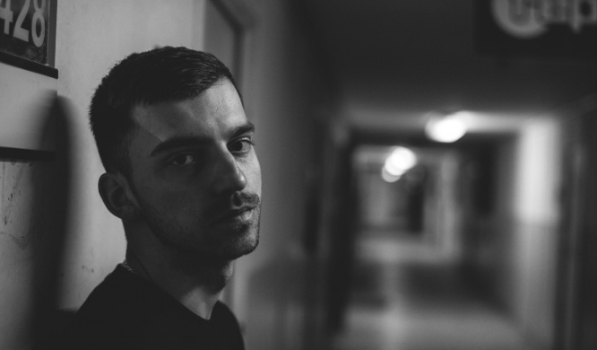 Emas – „Daleko od domu” – nowy klip zapowiadający „Pięć minut sławy”