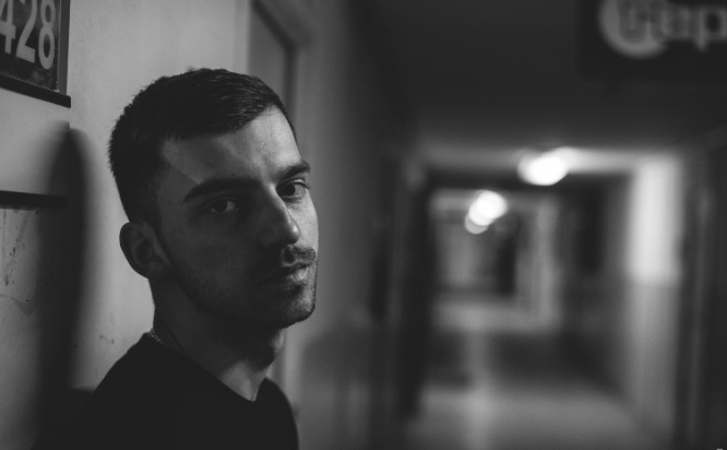 Emas – „Daleko od domu” – nowy klip zapowiadający „Pięć minut sławy”