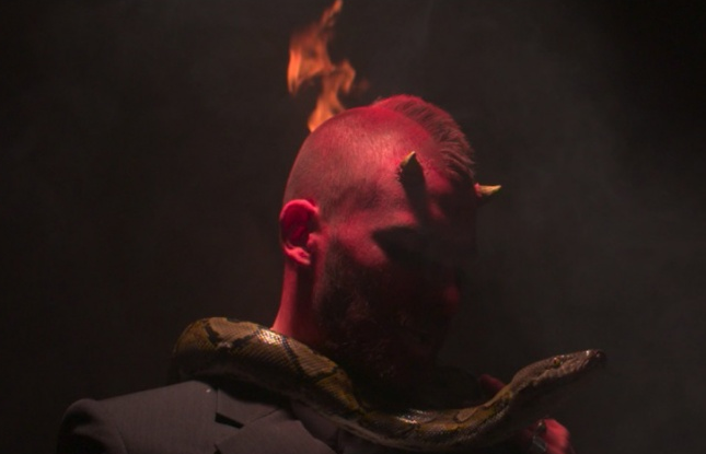 Quebonafide i Wac Toja w klipie do „Ascety”