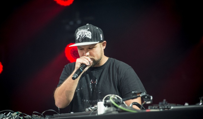 Te-Tris, Eskaubei, Zbigniew Jakubek, Damian Kurasz i Tomasz Nowak gośćmi DJ-a Eproma. Nowy klip