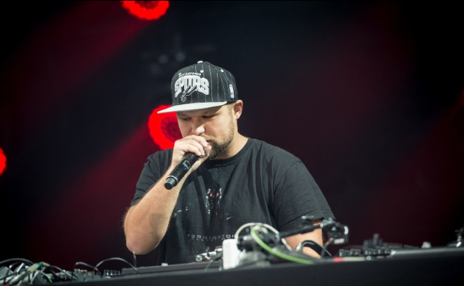 Te-Tris, Eskaubei, Zbigniew Jakubek, Damian Kurasz i Tomasz Nowak gośćmi DJ-a Eproma. Nowy klip