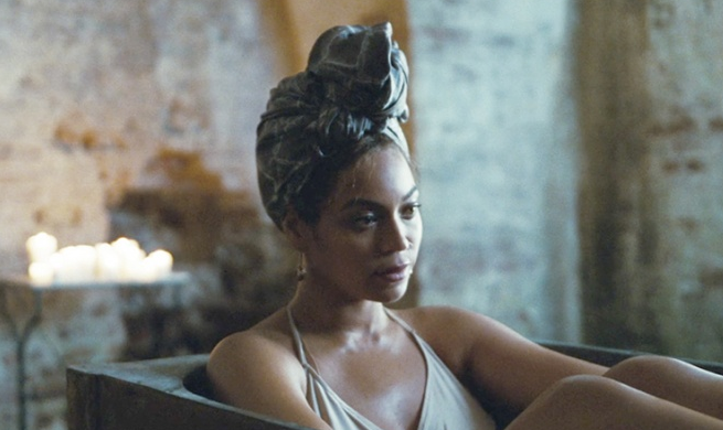 Beyonce krwawiła na koncercie. Fani tną się w geście solidarności