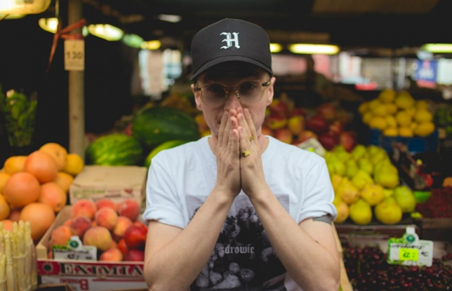 Holak rymuje o zdrowym odżywianiu