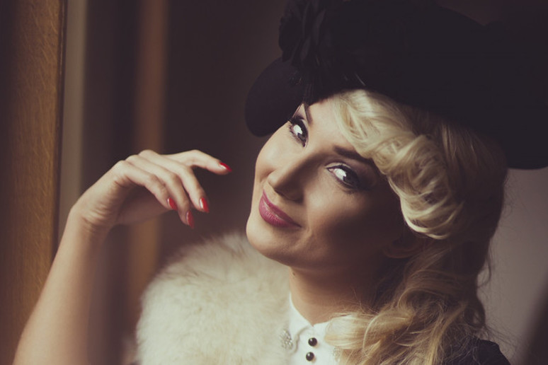 „Wolę być” – nowy teledysk Cleo