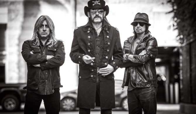 Członkowie Motörhead rozrzucili prochy Lemmy’ego w błocie podczas niemieckiego festiwalu