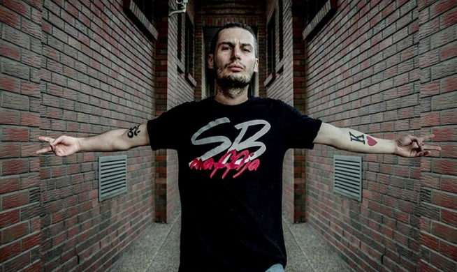 SB Maffija Label się powiększa. Nowy raper w wytwórni Solara i Białasa