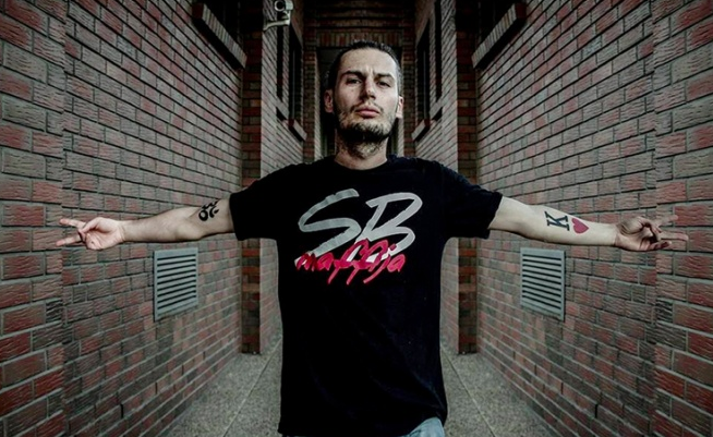 SB Maffija Label się powiększa. Nowy raper w wytwórni Solara i Białasa