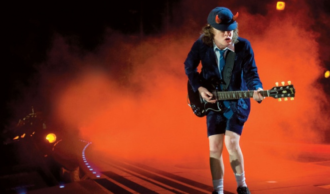 Angus Young z AC/DC gościem Guns N’ Roses (wideo)