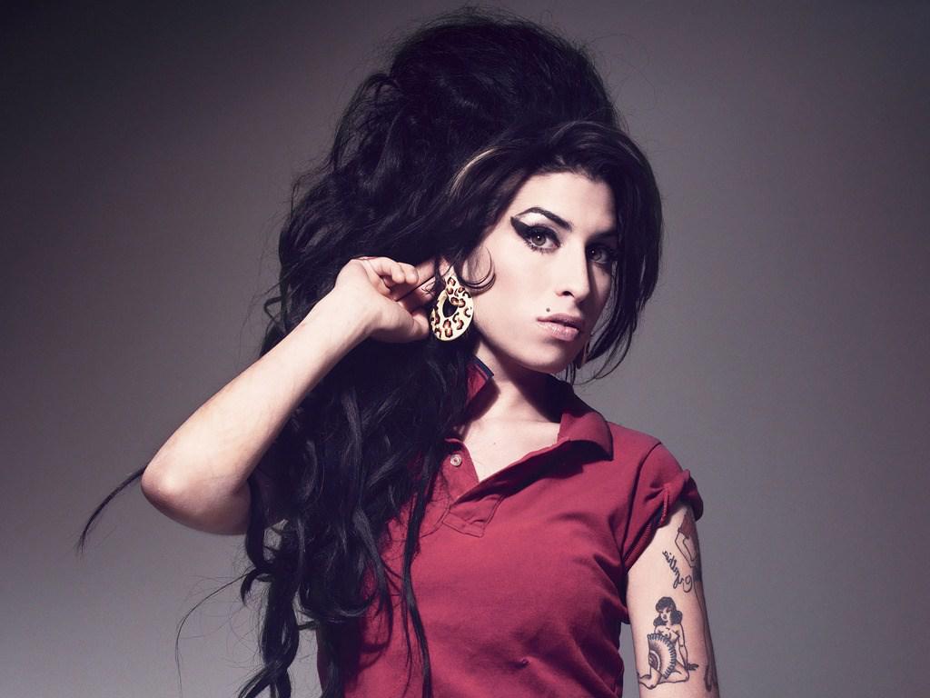 Rodzina Amy Winehouse pomaga uzależnionym kobietom