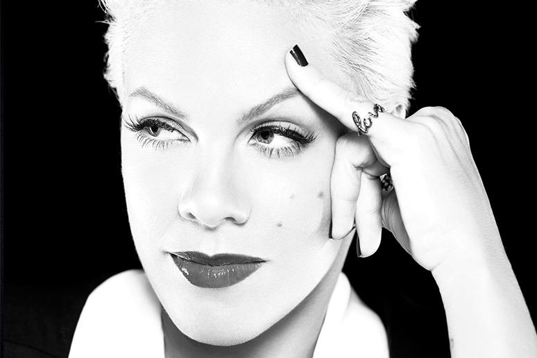 Pink, Sia, Chris Cornell i Eddie Vedder śpiewają piosenki The Beatles