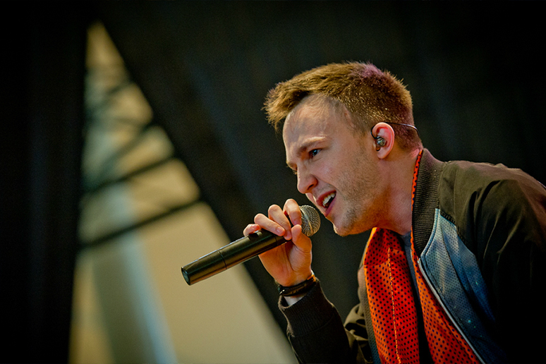 Nowy singiel Mesa. Posłuchaj i wybierz, która wersja trafi na płytę