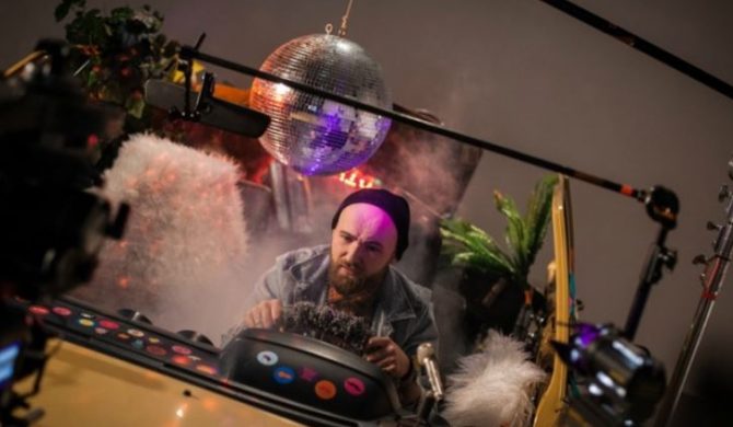 Teledysk do pierwszego singla Buslava