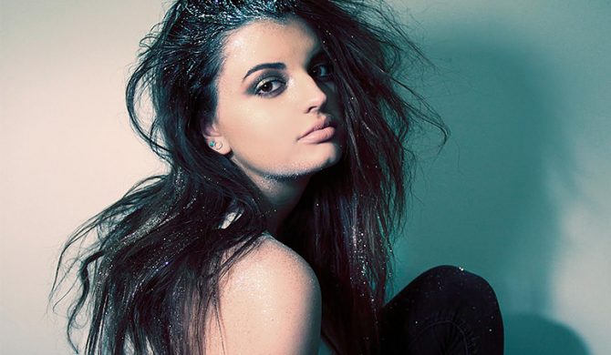 Autorka „najgorszej piosenki wszech czasów” wraca z nowym singlem