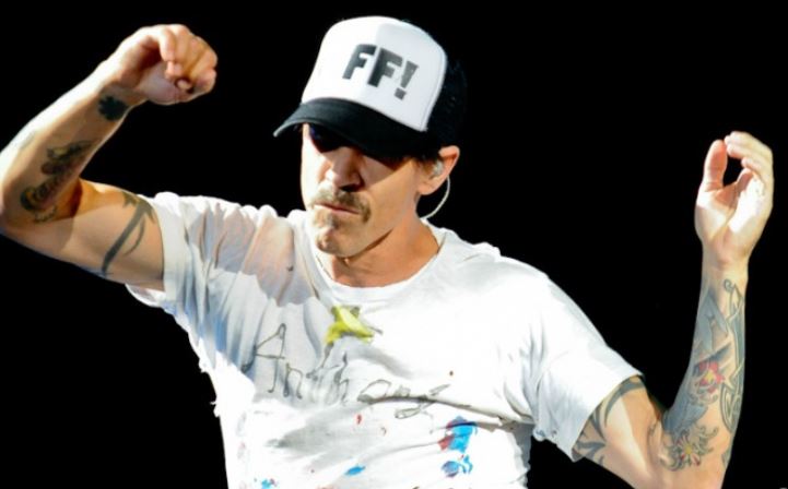Anthony Kiedis w szpitalu na dłużej. Kolejny koncert odwołany