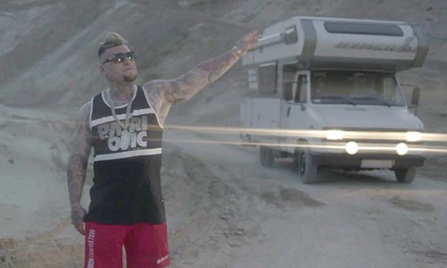 Popek i Matheo z nowym klipem promującym „Króla Albanii”