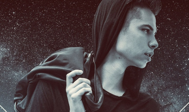 „Z całych sił” – nowy teledysk Szymona Chodynieckiego