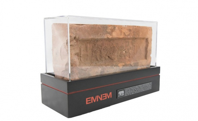 Eminem sprzedaje cegły z rodzinnego domu