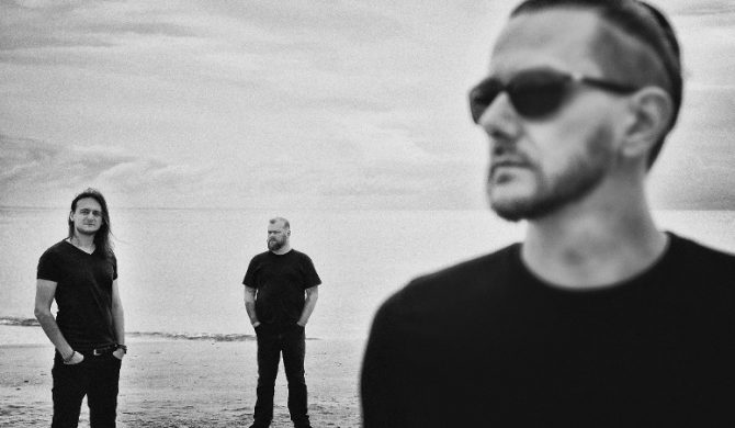 Riverside z klipem do „Shine”