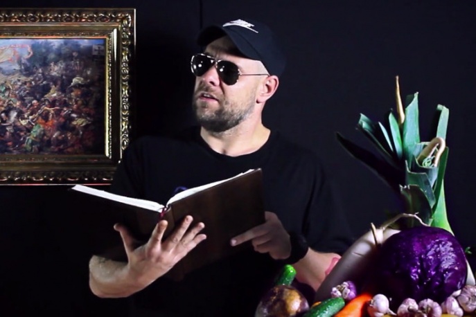 Zamiast klipu… libretto. Tede recytuje tekst „Jupitera”