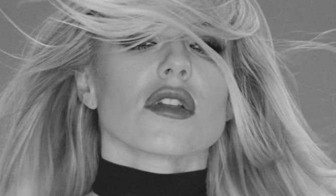 Virgin z klipem do „Kopiuj-wklej”