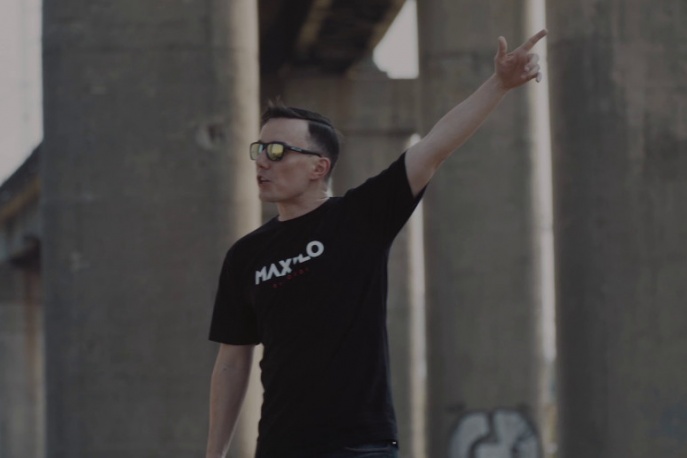 Rahim prezentuje „Ślepców”. Dochód z wyświetleń zasili cele charytatywne