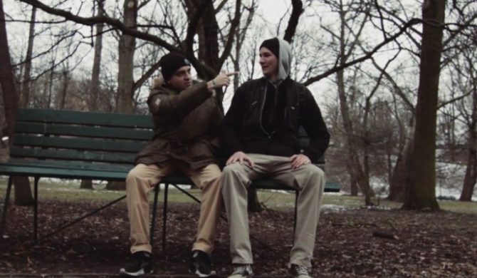 Kuba Knap i Bonny Larmes prezentują „Idzie bejłocz” (wideo)