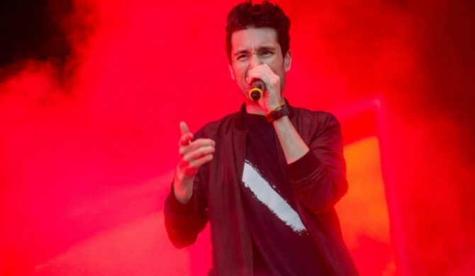 Bastille przerobili świąteczny hit Mariah Carey (wideo)