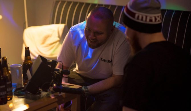 Bob One zaprezentował nowy singiel i niecodzienny klip