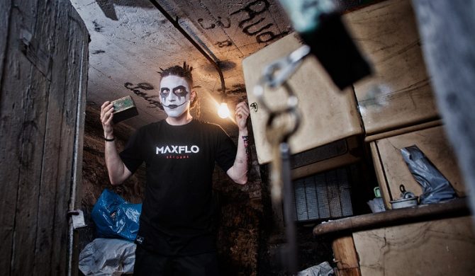 Kleszcz rysuje swój nowy klip