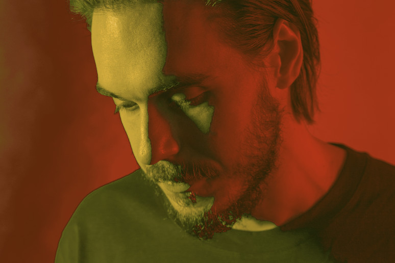 Piotr Rogucki w nowym utworze Miuosha