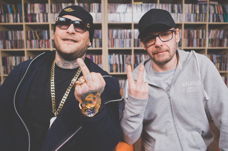 1 NA 1: Artur Rawicz vs Popek i Mania Studio