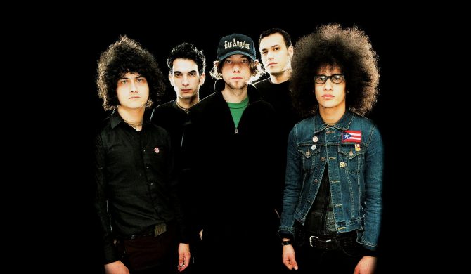 At The Drive In zaprezentowali nowy kawałek i klip