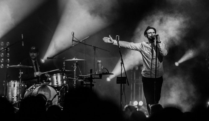 Fisz krytykuje Kazika za jego wypowiedź o artystach wyciągająch ręce po kradzione pieniądze