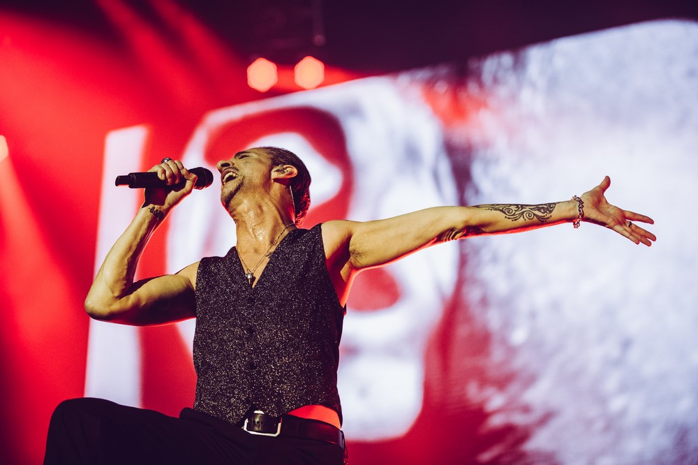 Dave Gahan wspomina, jak przedawkował heroinę: „Miałem wrażenie, jakbym unosił się nad ciałem, a następne co pamiętam, to jak wiozą mnie w karetce”