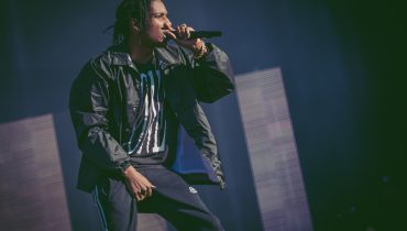 A$AP Rocky widziany w wózku inwalidzkim. Fani zaniepokojeni stanem zdrowia rapera