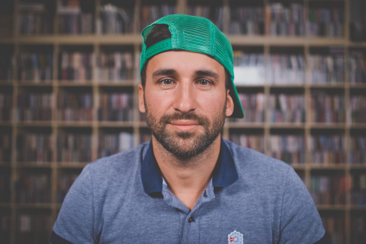 Siedzicie dziś w domu? Czarny HIFI chętnie zagra z Wami online w „Fifę”