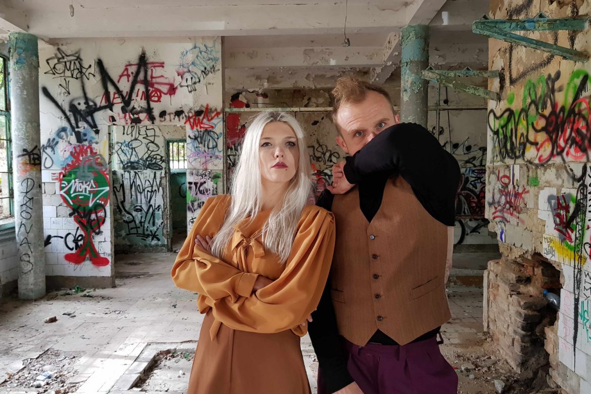 Piotr Rogucki w nowym teledysku Darii Zawiałow