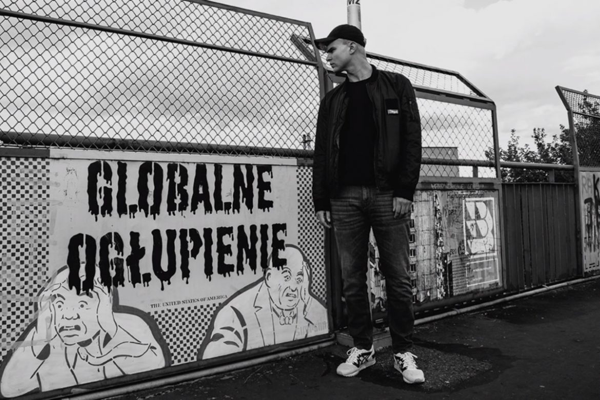 Ten Typ Mes w nowym kawałku Sariusa