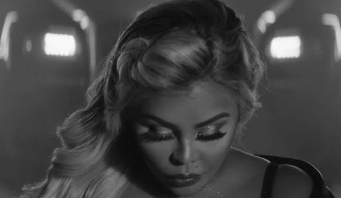 Zamieszanie wokół okładki Lil Kim. Raperka się odcina, fotograf przekonuje, że zrobił tak, jak chciała