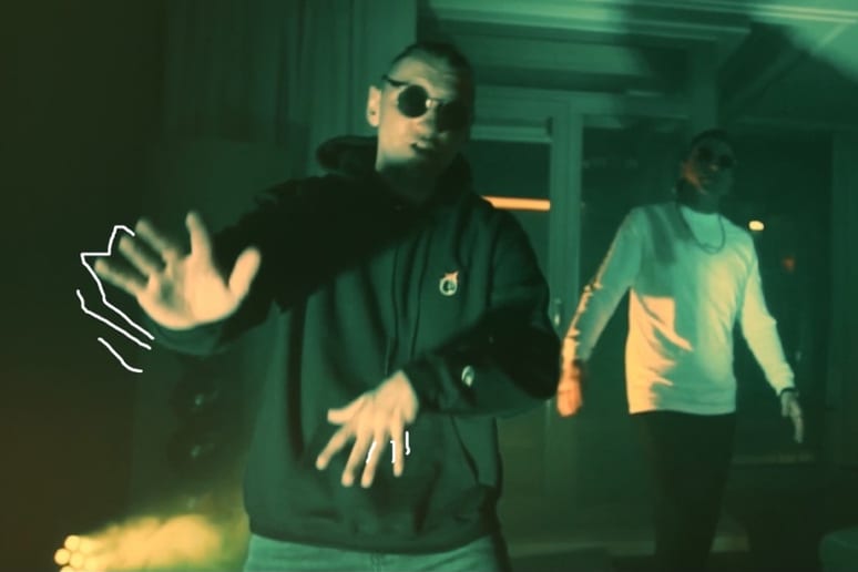 Białas w nowym klipie Zelo