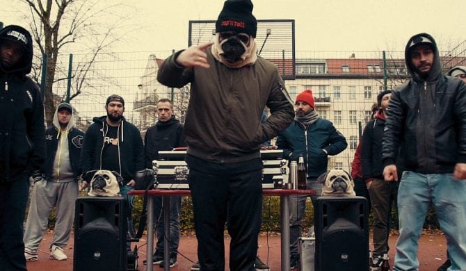 Miuosh w nowym singlu Mopsa (wideo)