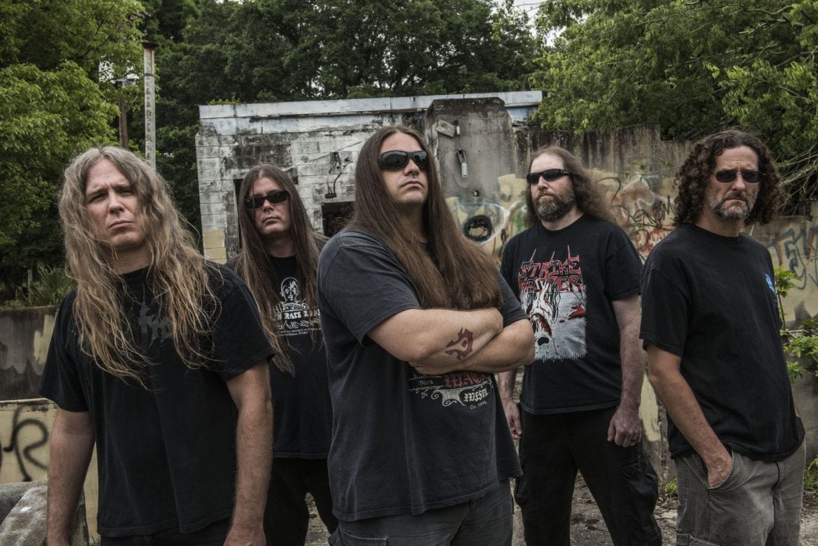 Gitarzysta Cannibal Corpse aresztowany za napaść w trakcie pożaru własnego domu