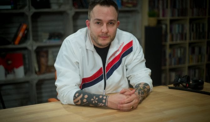 Mes najpierw nawija, że „fala hejtu po nim spływa”, a potem kłóci się ze słuchaczami Tedego