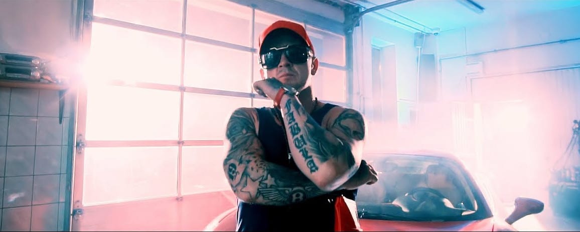 Bezczel przedstawił tracklistę i gości