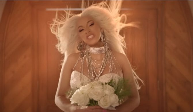 Cardi B płacze nad miską płatków i narzeka na swój los