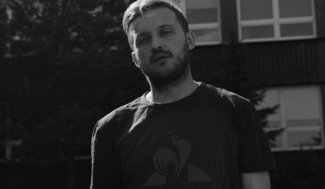 Kartky odpowiada Filipkowi: „Bawi mnie kiedy narkomani robią z ludzi alkoholików”